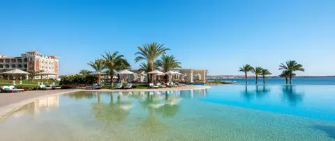 Zwembad met uitzicht op zee van Baron Palms Resort
