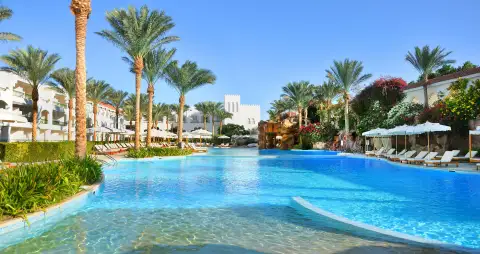 Zwembad van Baron Palms Resort
