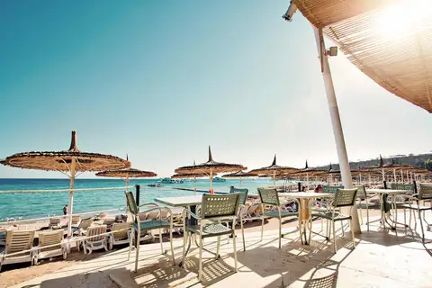Terras aan zee van Sendito Reef Oasis Senses Resort