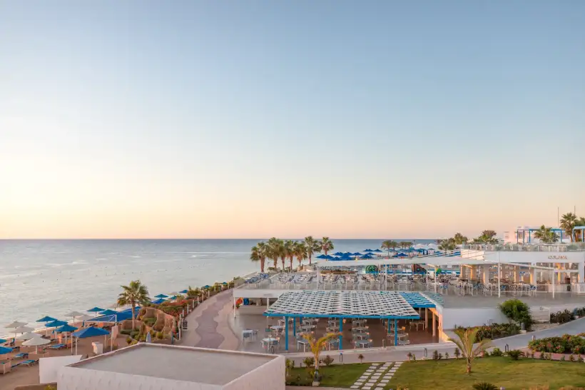 Overview beachbar van Pickalbatros Palace Resort