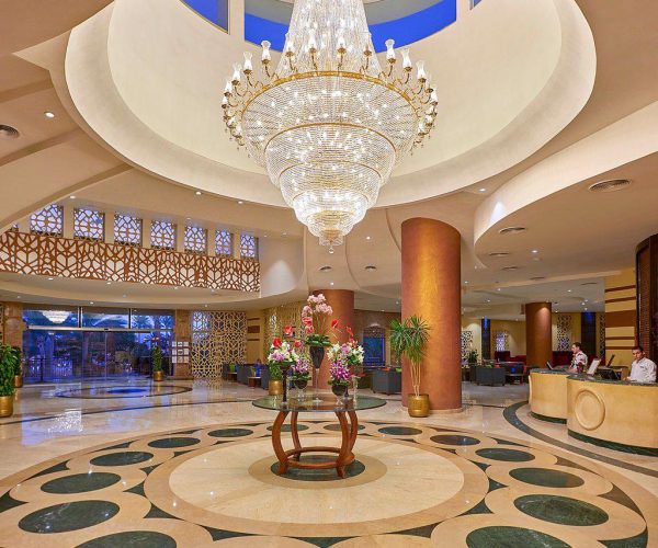 Receptie van hotel Parrotel Beach Resort