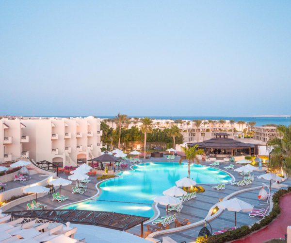 Overview zwembad van Ivy Cyrene Sharm
